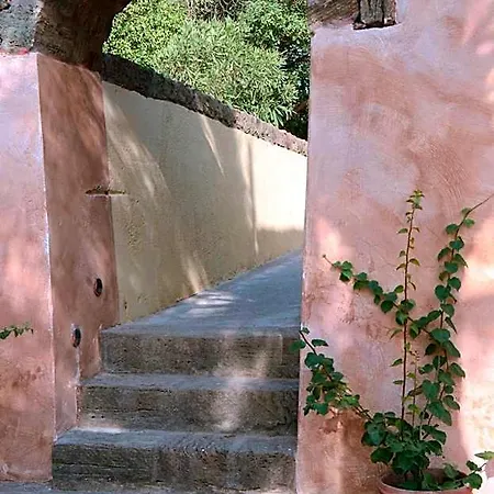 فندق Zubebi 4*